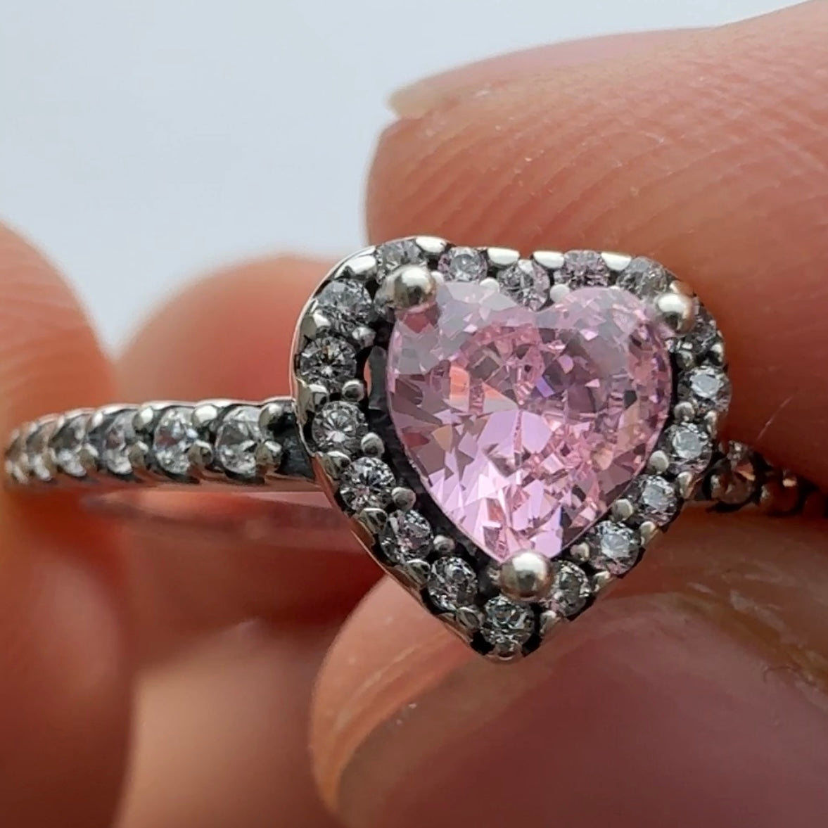 Anillo Corazón Nivelado Rosa Brillante